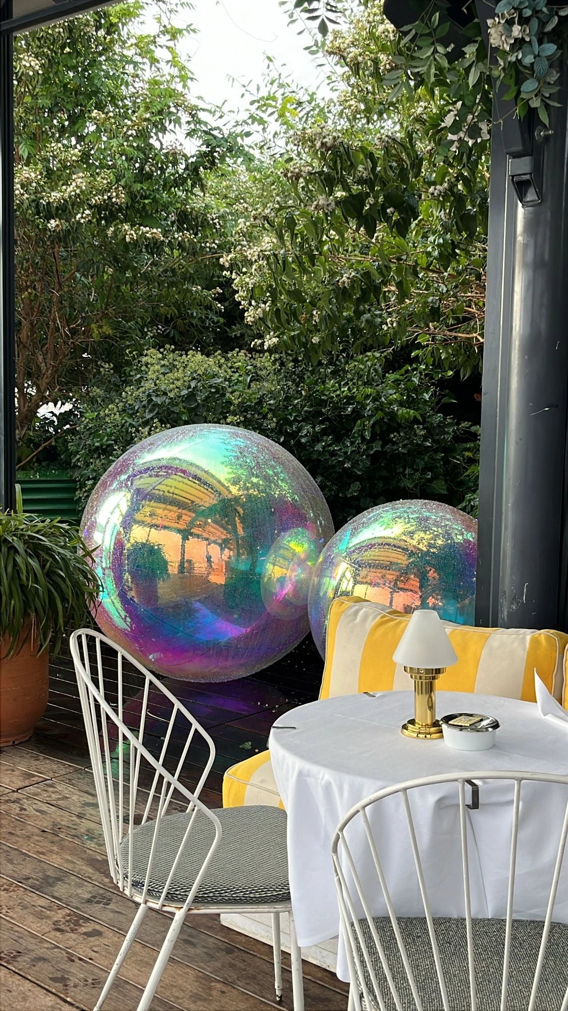 Boule gonflable irisée XXL