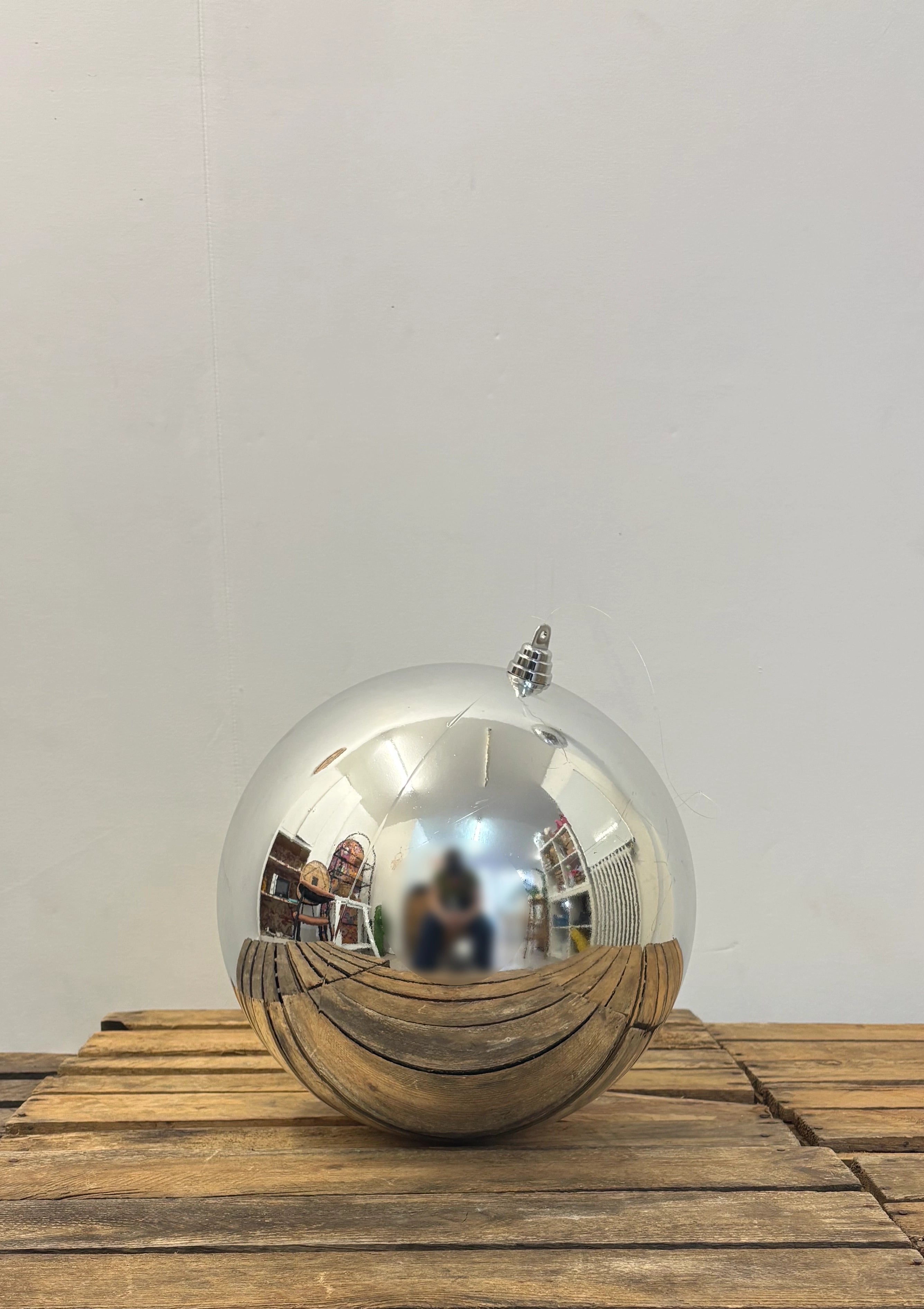 Boule de noël géante argent brillant