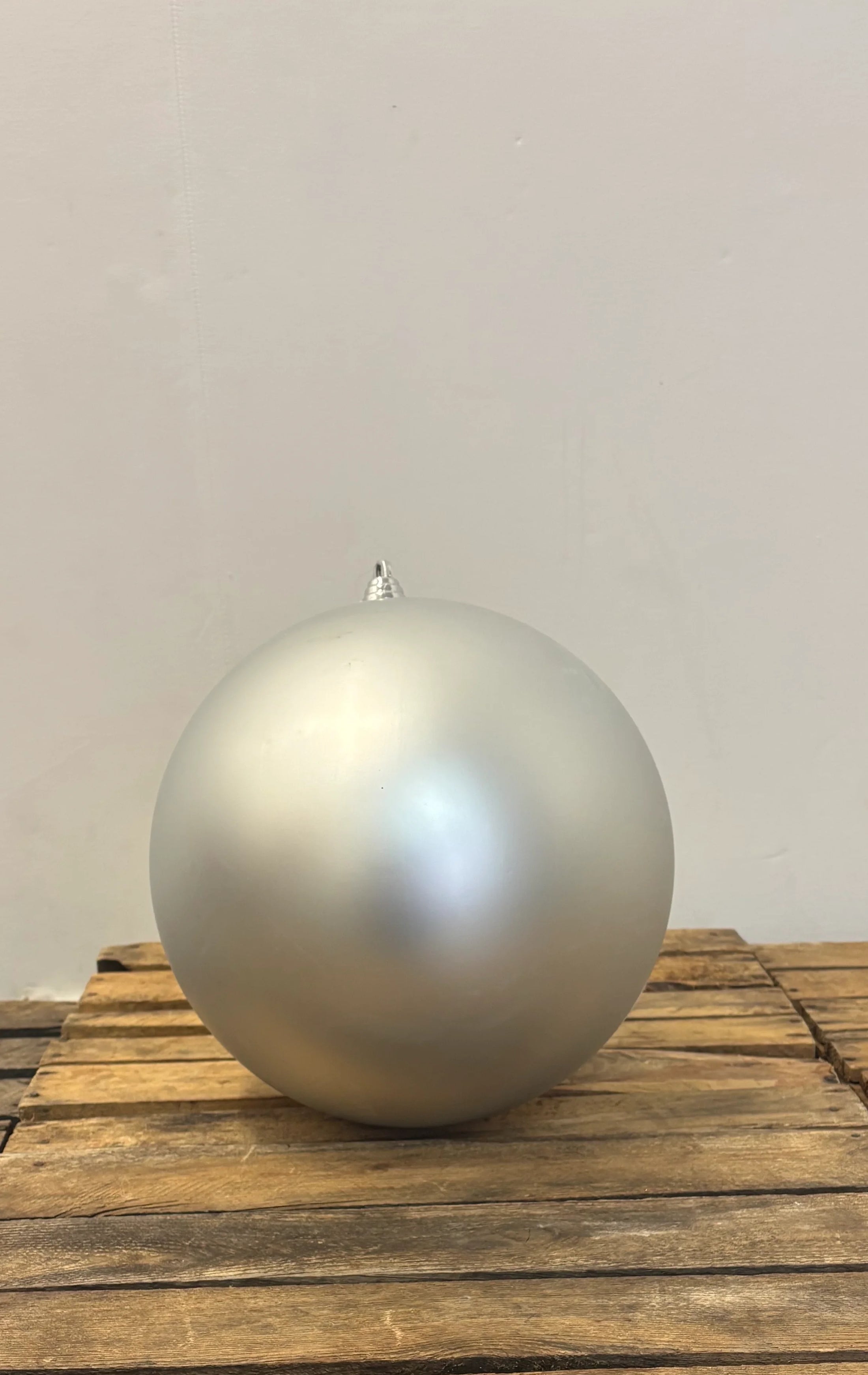 Boule de noël géante argent mat