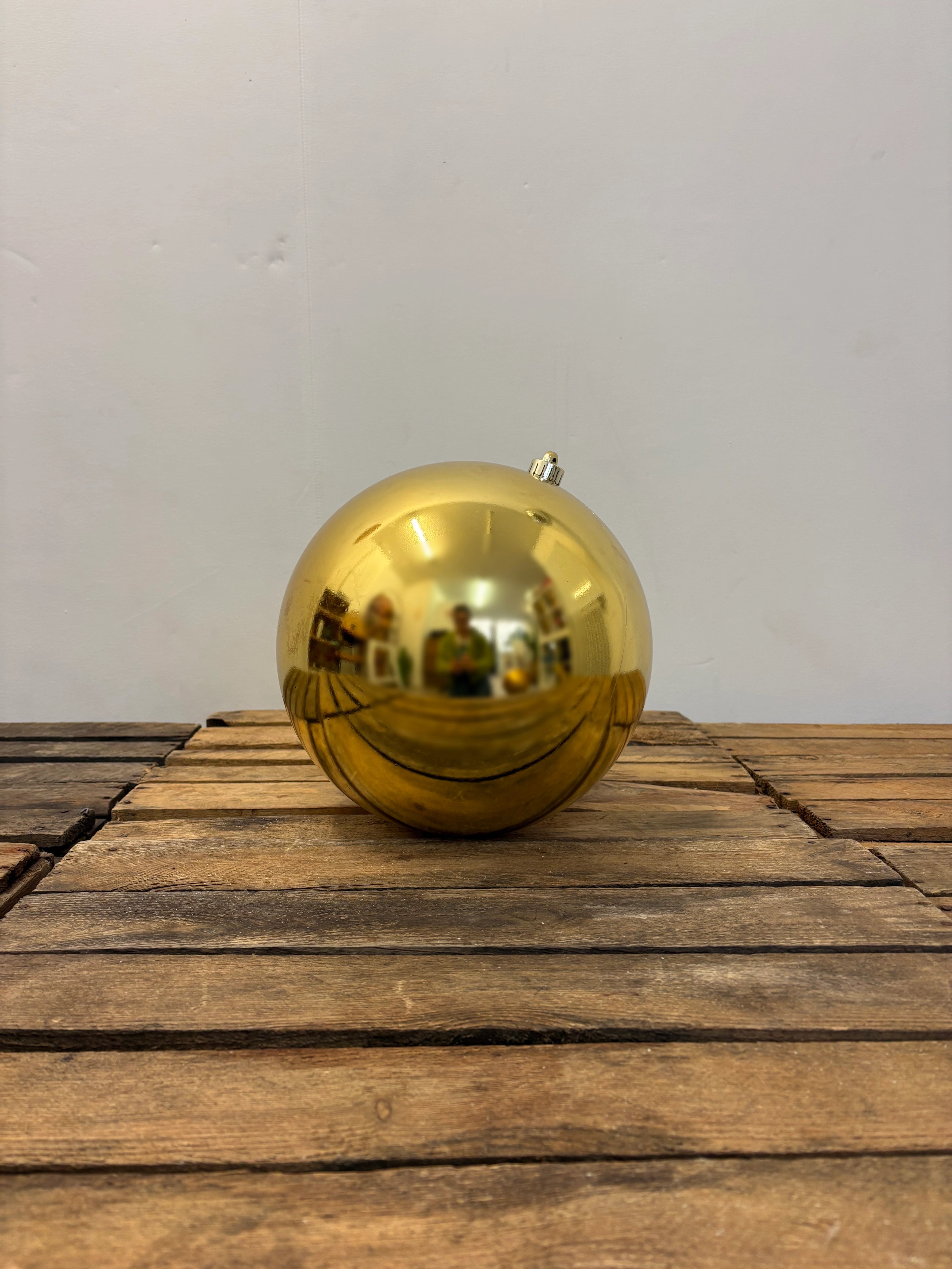Boule de noël géante or brillant