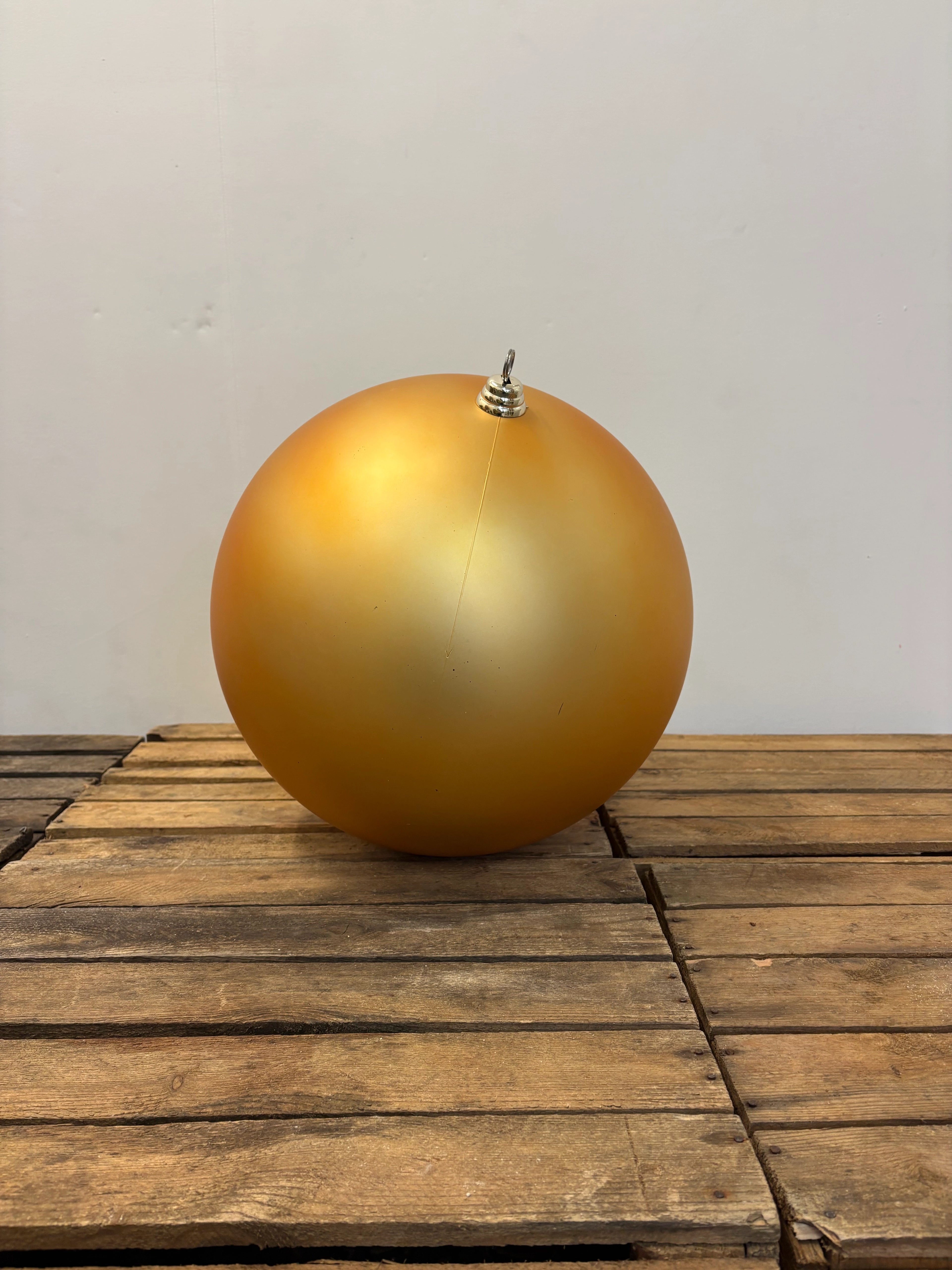 Boule de noël géante or mat