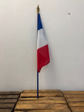 Drapeau français sur mât.
