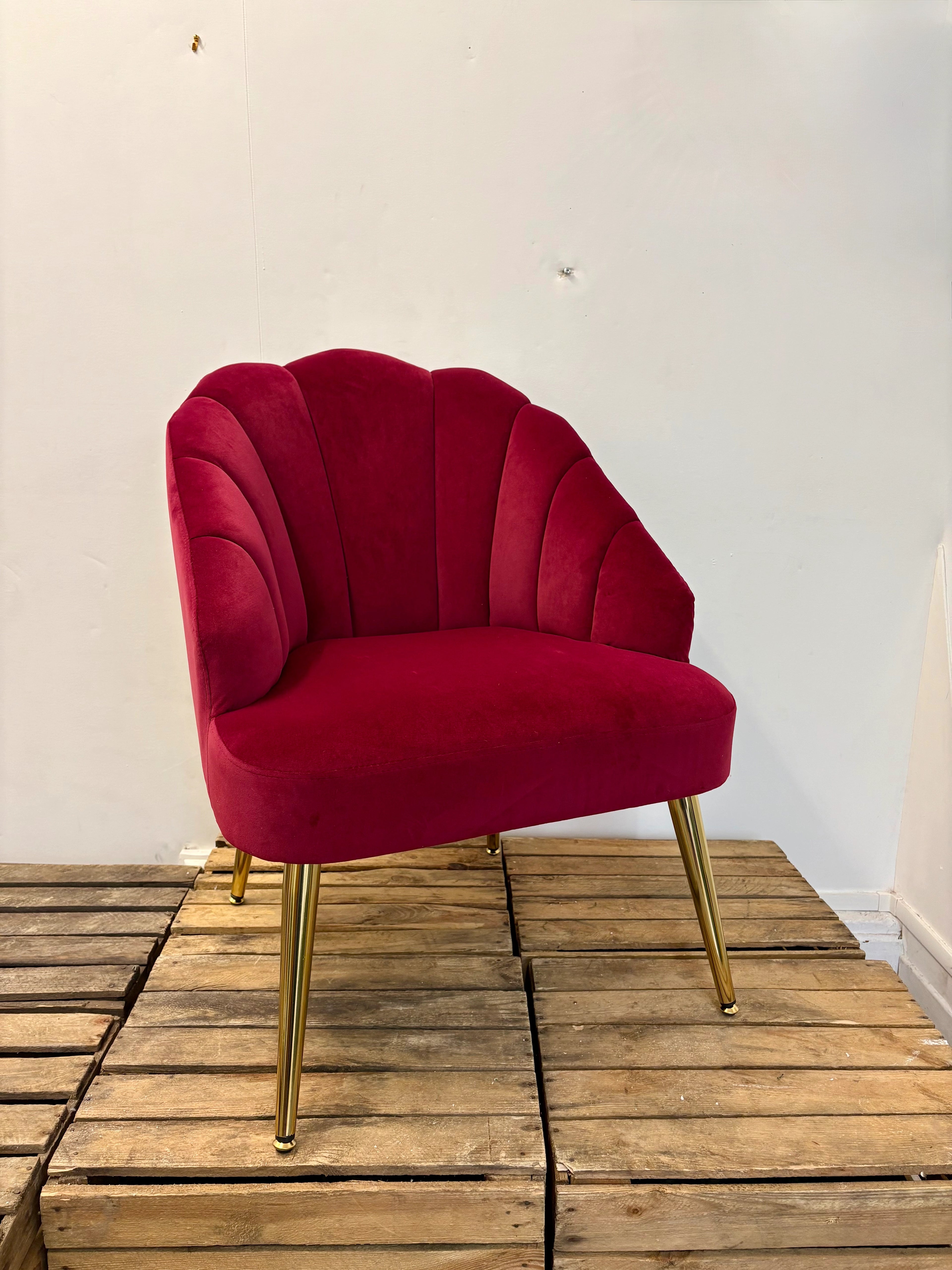 Fauteuil velours coquillage rouge