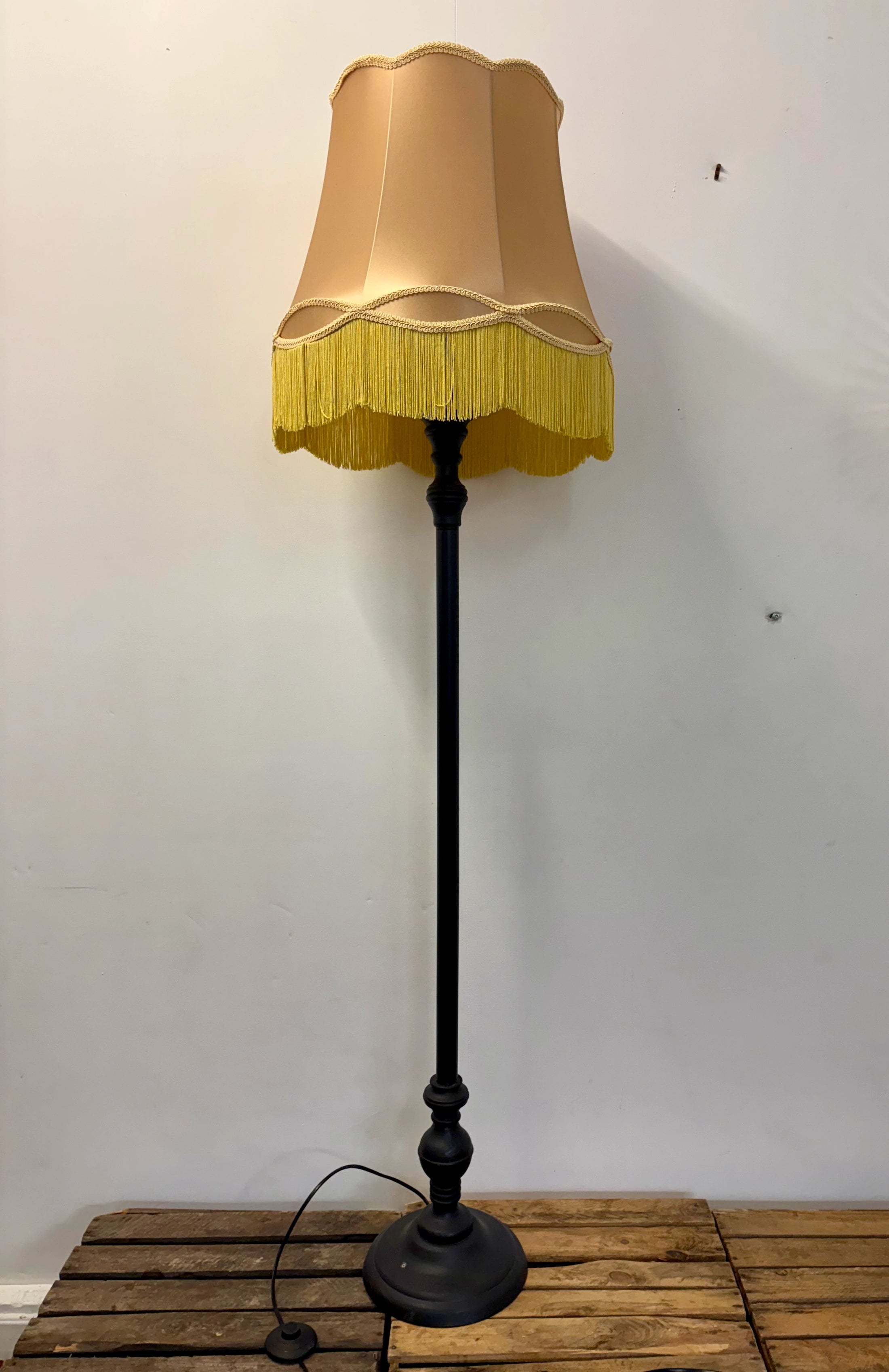 Lampe sur pied à frange