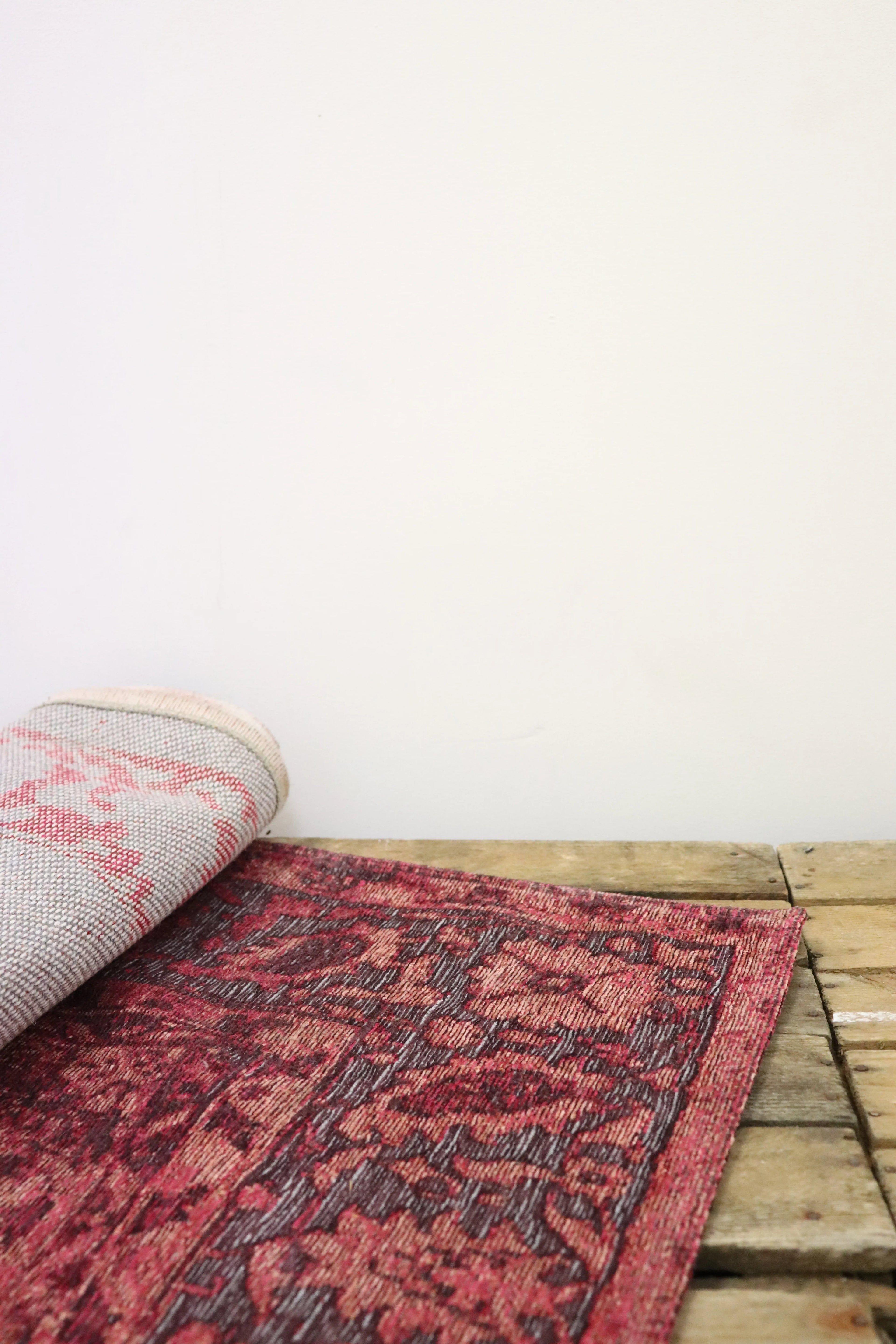 Tapis vintage rouge pâle